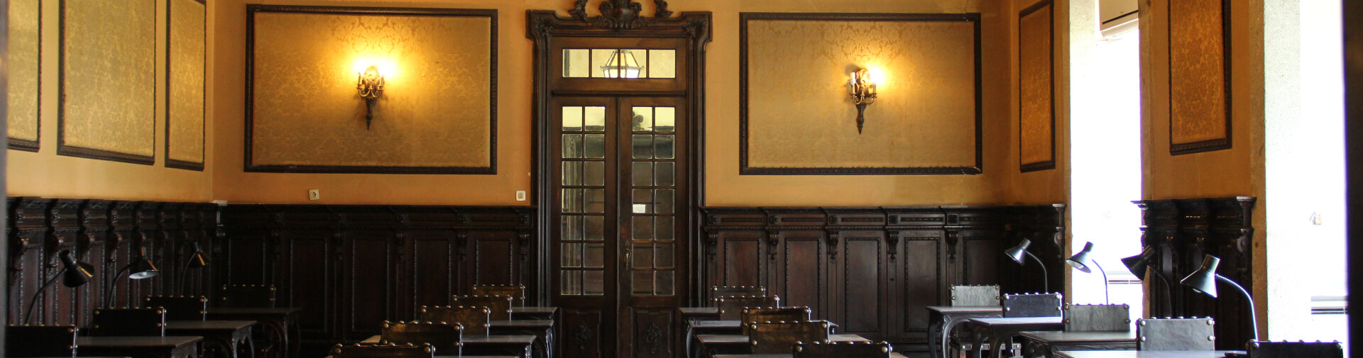 Grande sala de leitura da Biblioteca Pública de Braga, instalada no antigo Paço Episcopal Bracarense